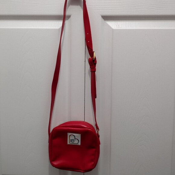 Disney iLY 4EVER Red Rose Crossbody Bag Faux Leather Floral Camera Bag - Picture 8 of 10